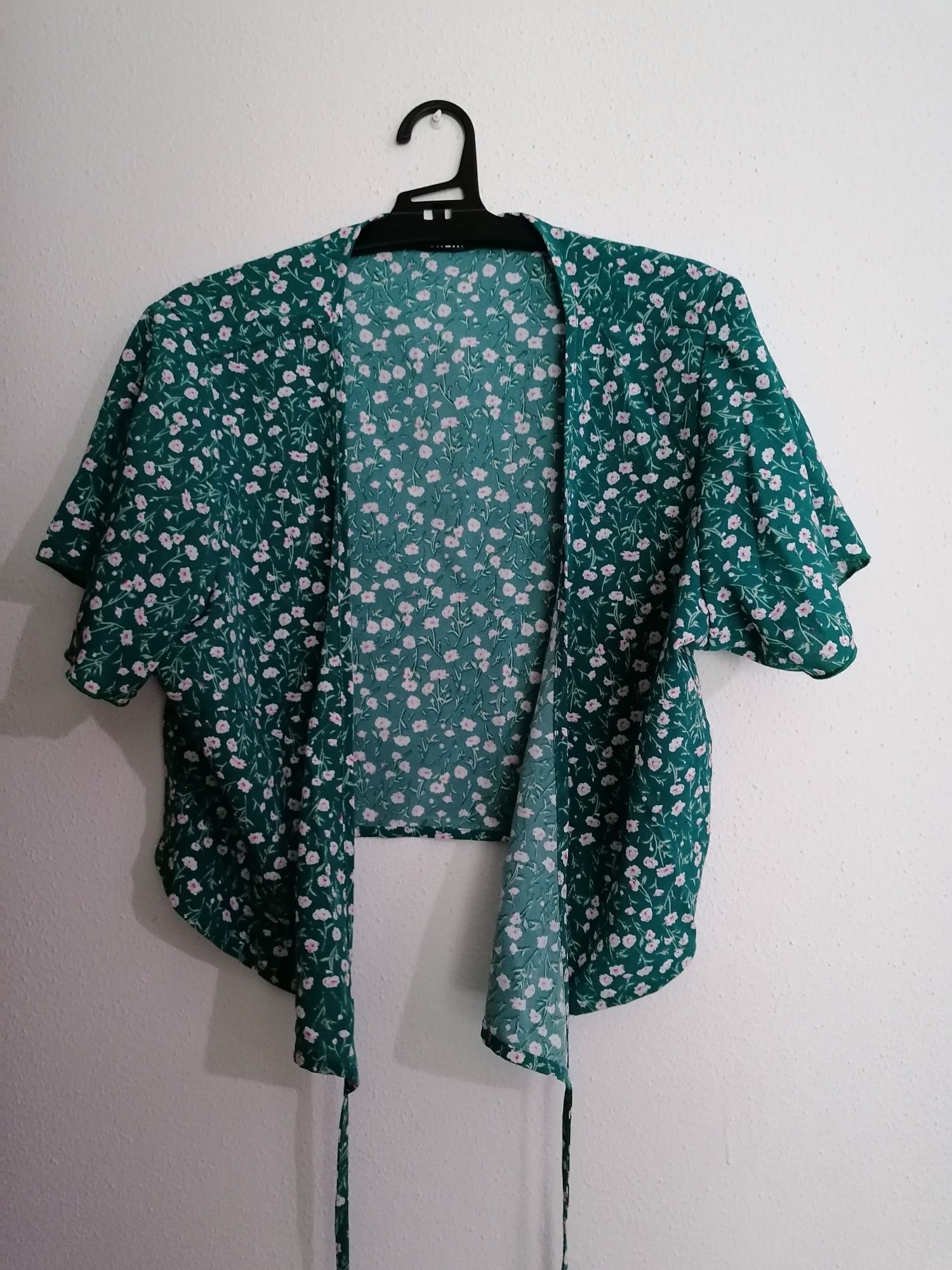 Blusa azul florida