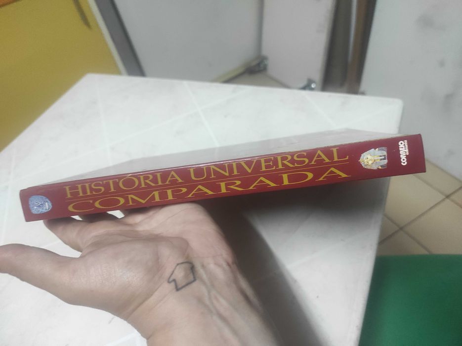História Universal Comparada - Correio da Manhã