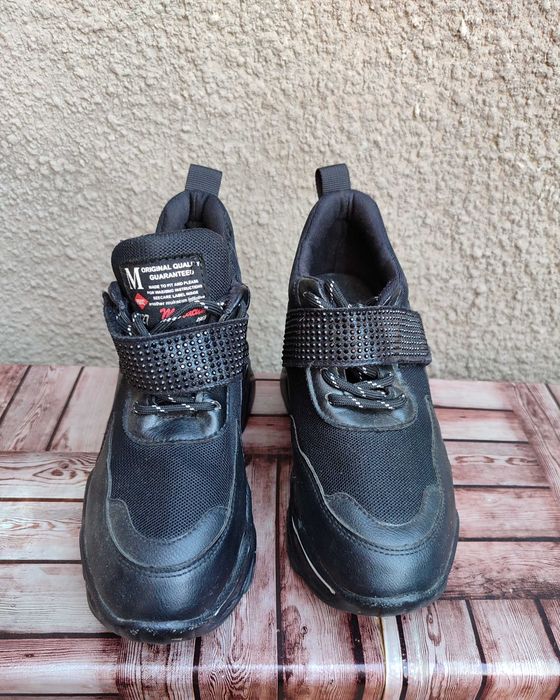 Жіночі кросівки на високій підошві р.37