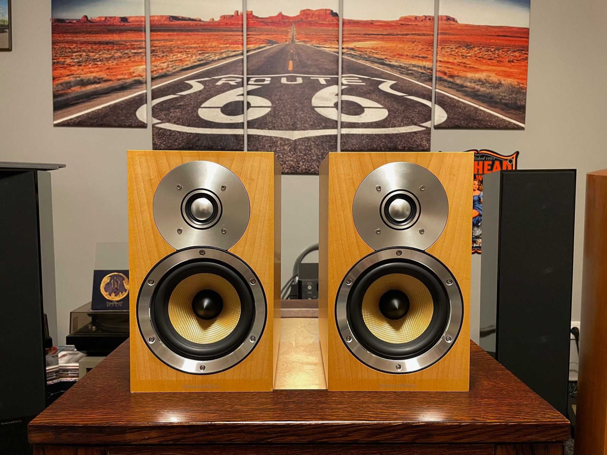 Kolumny podstawkowe monitory Bowers & Wilkins CM1