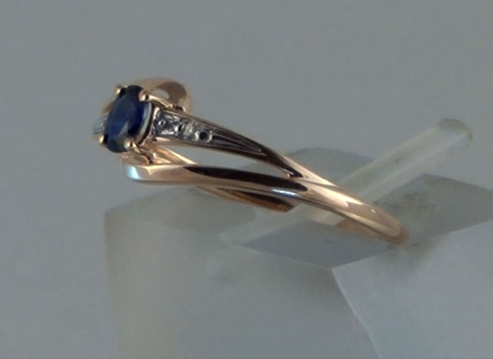 Золотое кольцо с бриллиантами и сапфиром 585 проба р.17,0