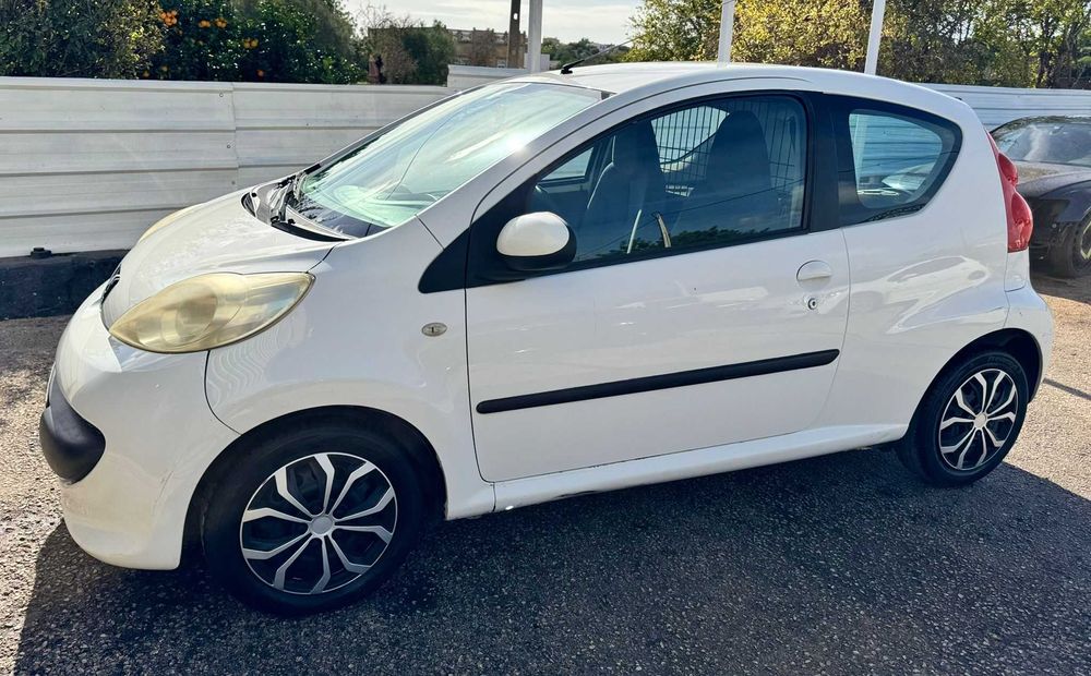 Peugeot 107 branco 2008