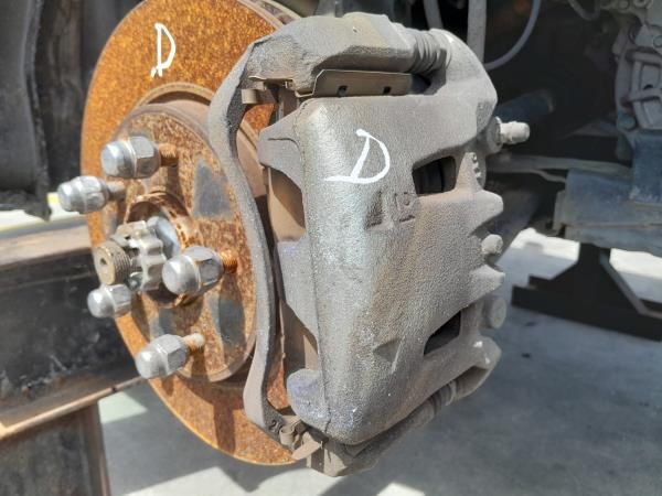 Pinça travão / maxila de travão frente direita NISSAN Leaf EV (ZE0)