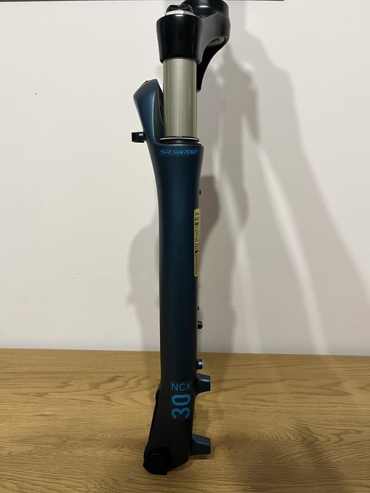 Amortyzator trekking Suntour NCX-E RL 28" 63 Disc Taper Manetka