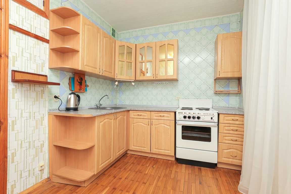 Подобово 2 кімн квартира.  Автозаводська,79.  Інститут ендокринології