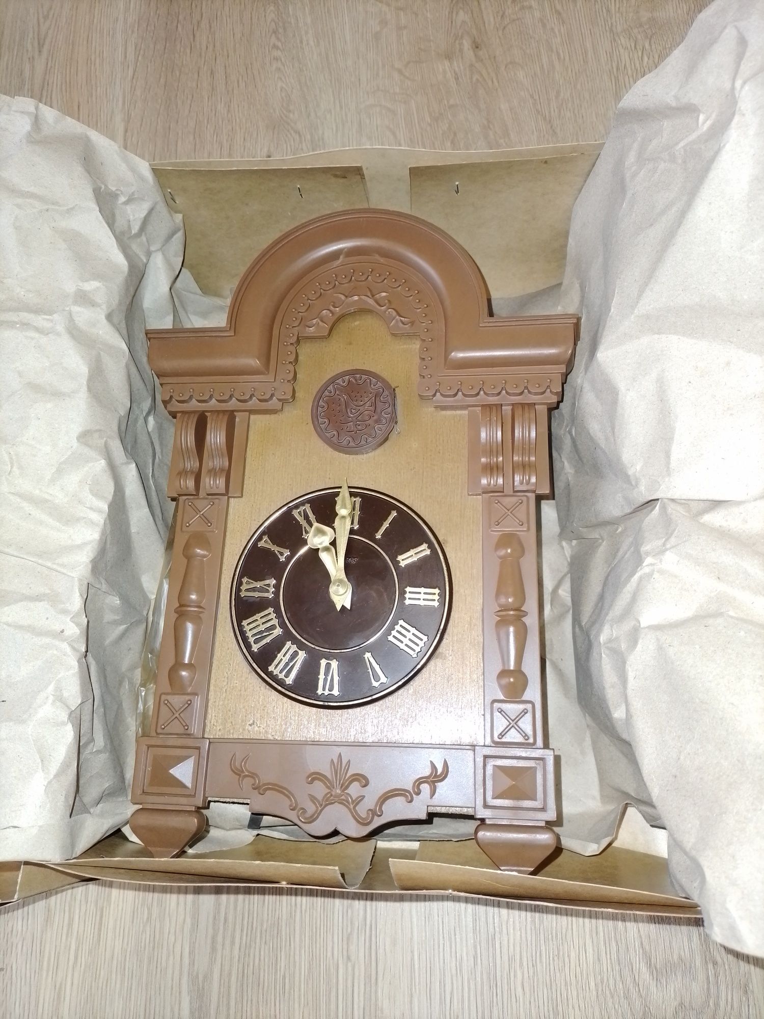 Часы  кукушка новые в коробке с документами 1992 год (без боя)