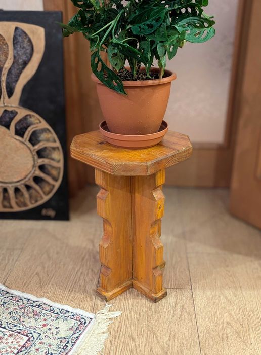 Подставка под цветы вазоны или табуретка или жардиньерка дерево