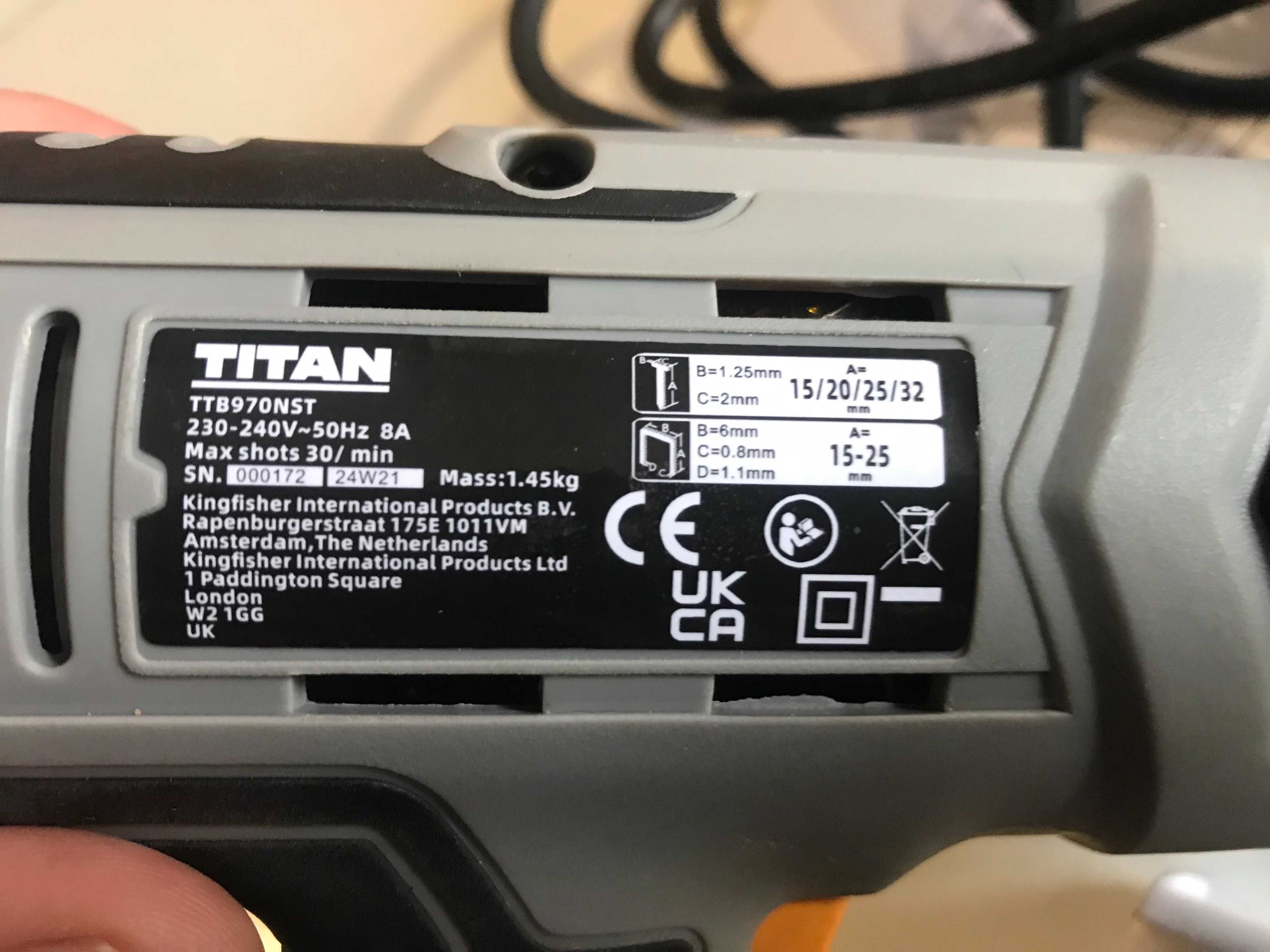 Cтеплер,електричний пістолет для цвяхів/скобів Titan TTB970NST з Англ