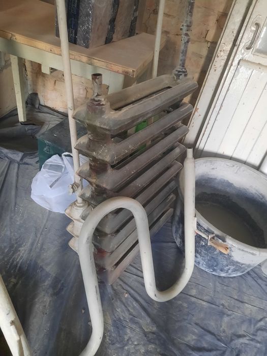 Чавунний радіатор  ( батарея )