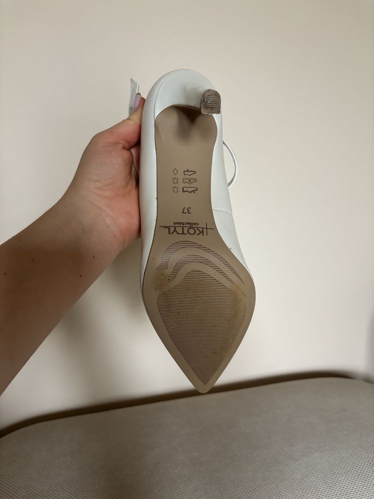 Buty ślubne kotyl 37