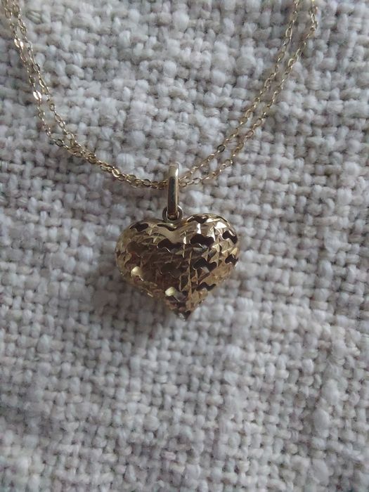 Piękny wisiorek złoto 333 serduszko tłoczone