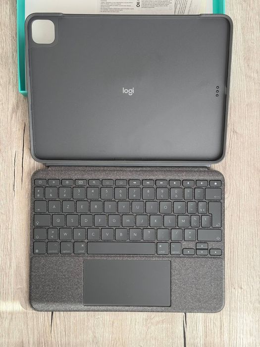 Чохол-клавіатура Logitech Combo Touch для iPad Pro 11 (920-010144)