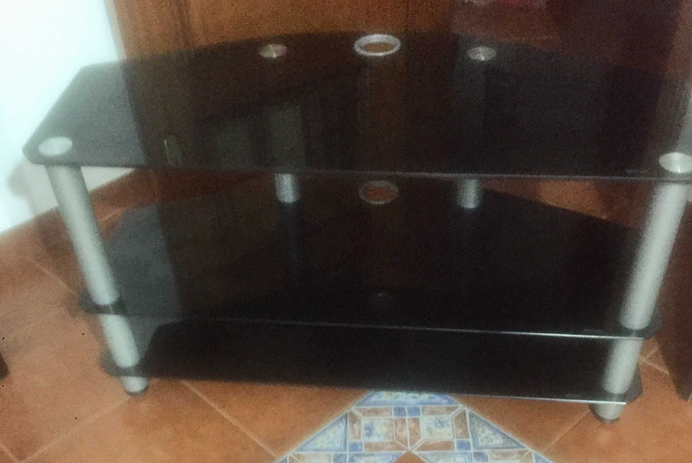 Mesa para televisão em vidro