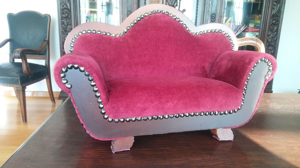 Sofa Biedermeier dla lalek.