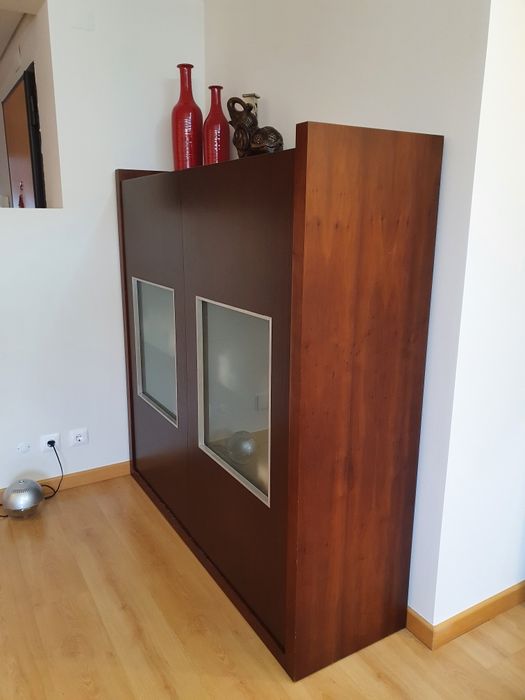 Louceiro móvel de sala