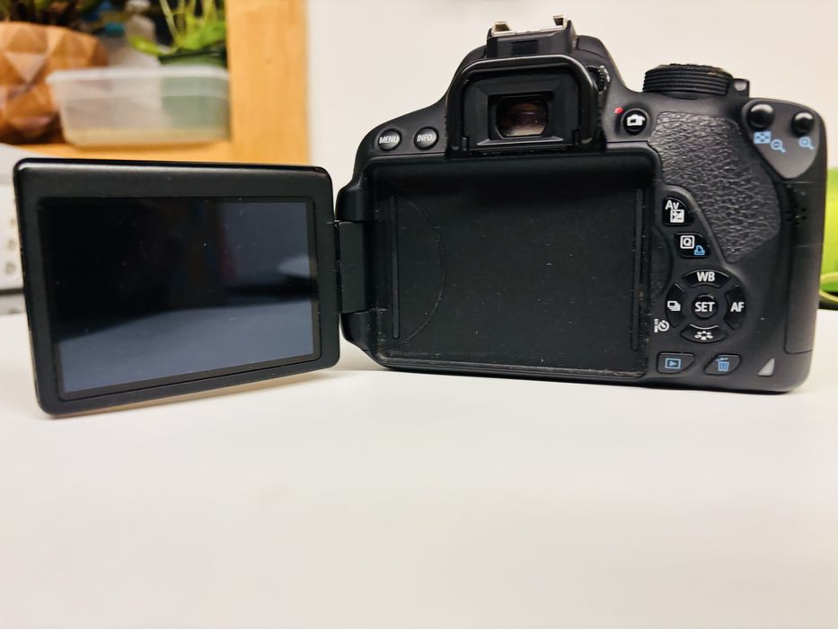 CANON EOS 700D (corpo)