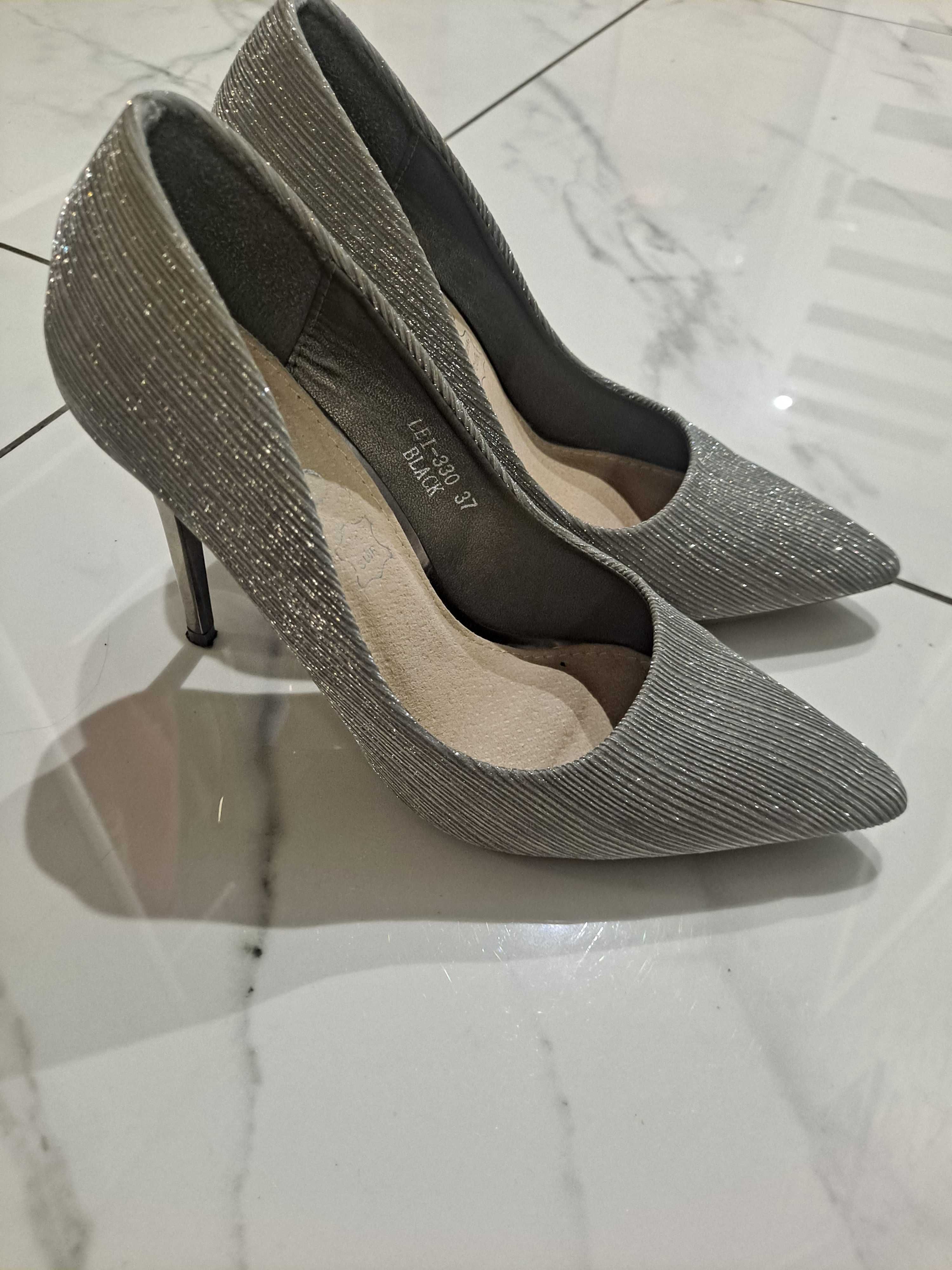 Buty srebrne szpilki