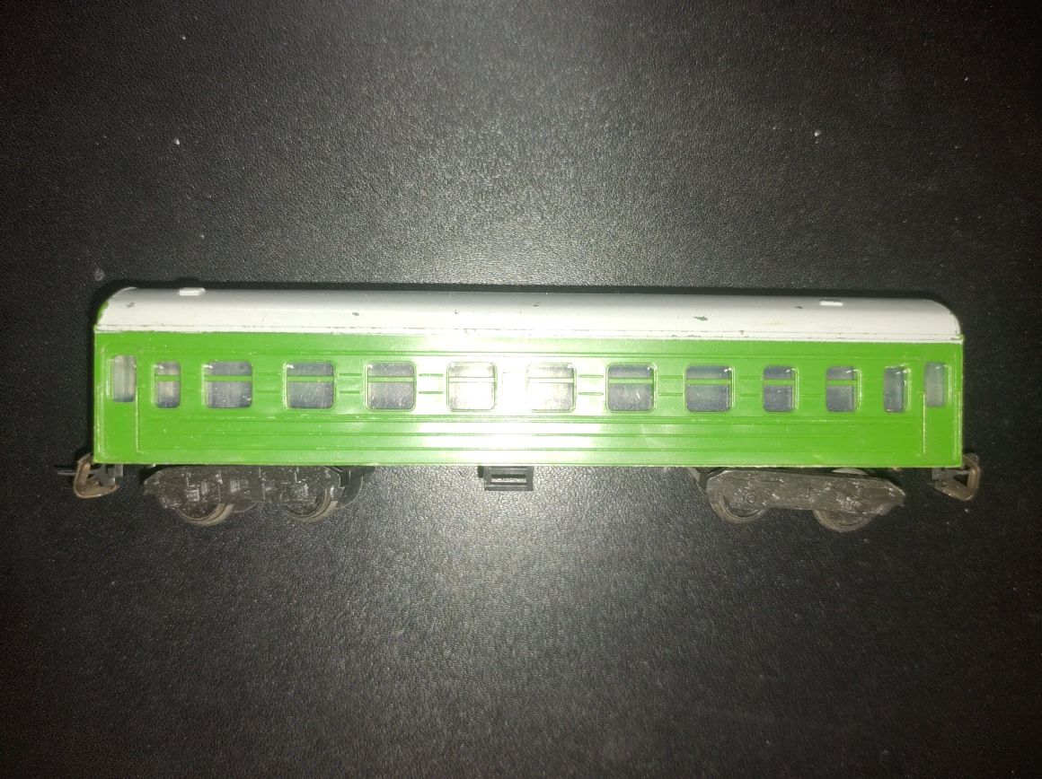 Wagon osobowy 4-osiowy TT 1:120 kolejka