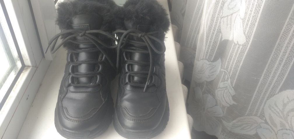 Зимові черевики (зимние ботинки)