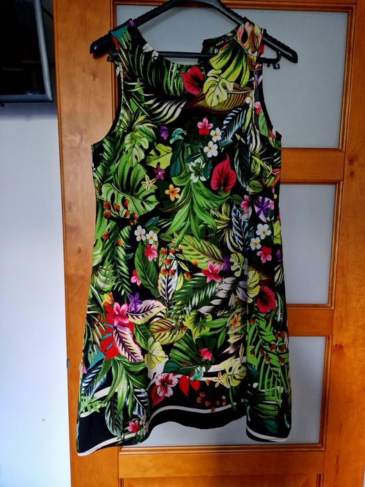 ŚLICZNA kolorowa zwiewna letnia sukienka/ kolorowe kwiaty roz M