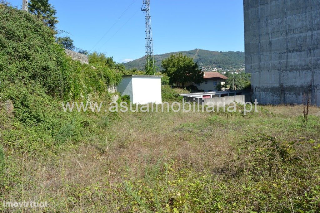 Terreno p/ Construção de Prédio - Ferreiros