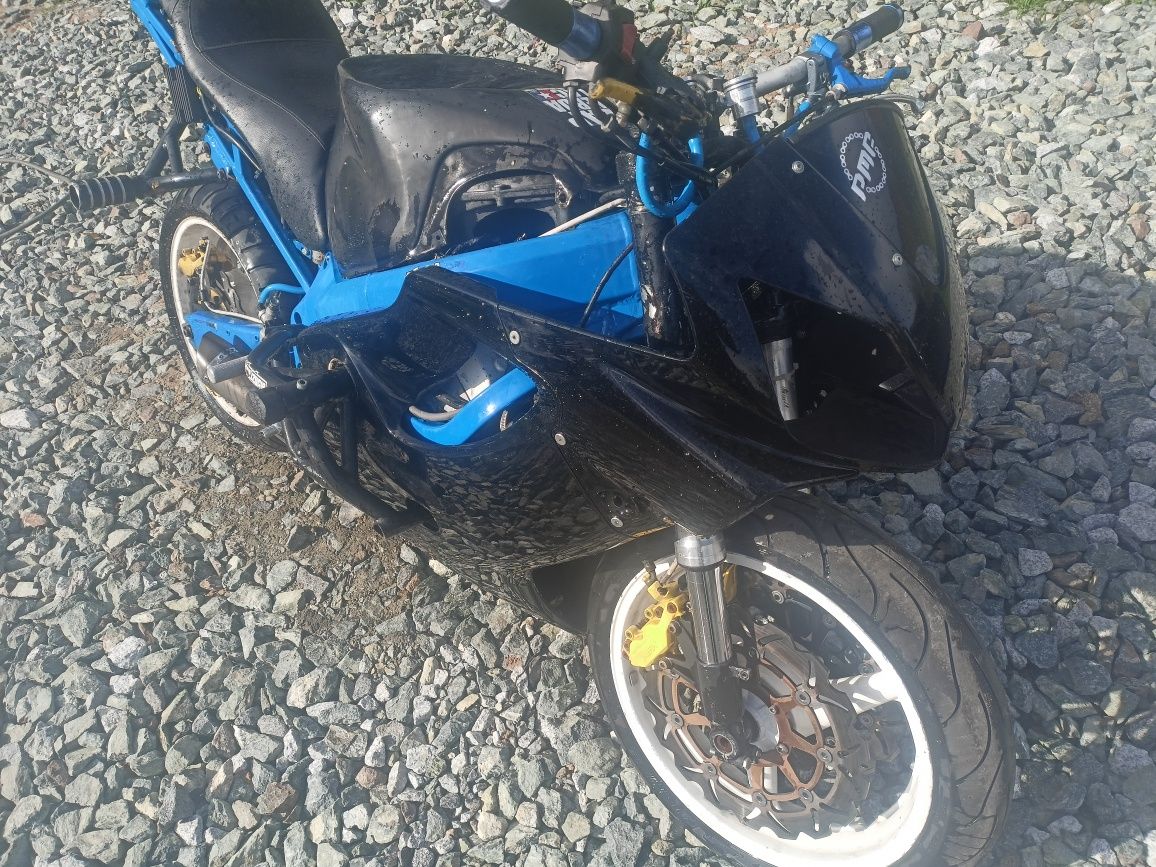 Honda CBR 600 F4i Stunt