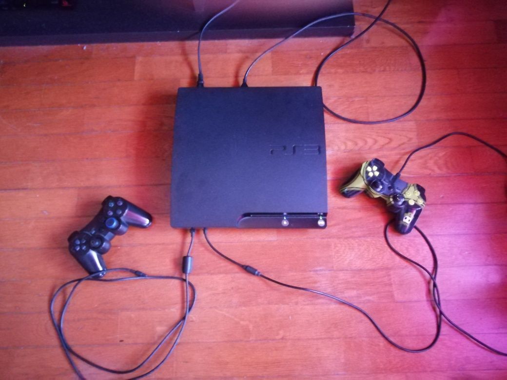 Vendo ps3 slim 250 GB com 2 comandos