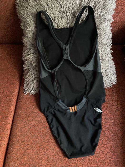 Купальник бренд Adidas оригинал в размере 46