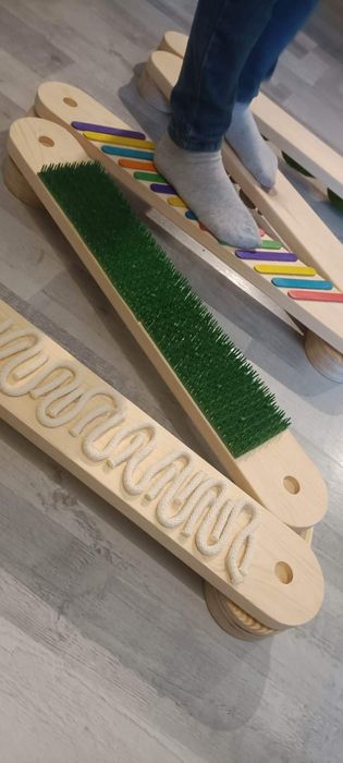 Równoważnia że ścieżką sensoryczną