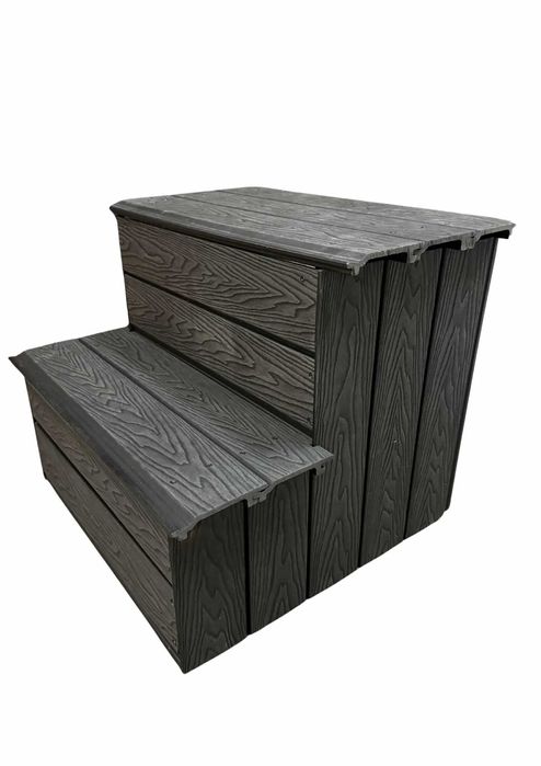 Schody kompozytowe do balii ogrodowej