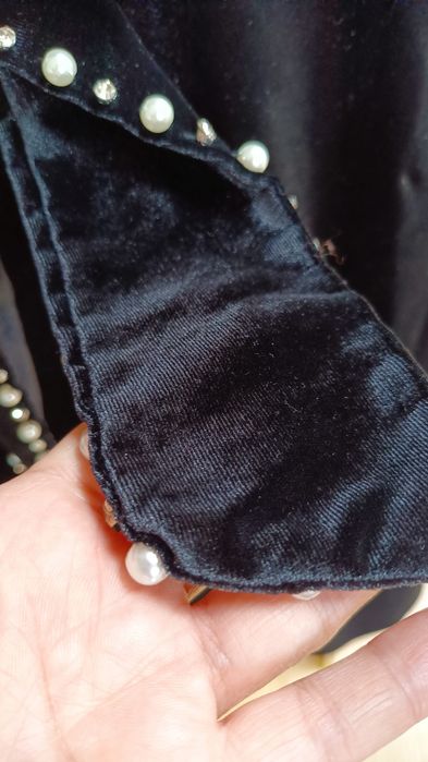 Sukienka czarna z perełkami rozmiar L 40  aksamitna  wieczorowa