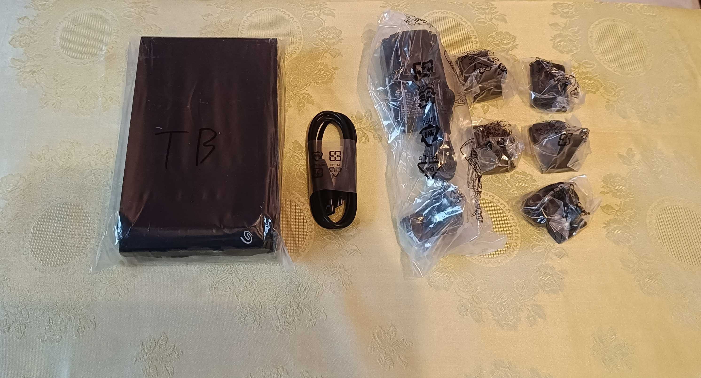 Seagate backup Plus hub kieszeń 3.5 - 2.5 cal.  HDD / SSD