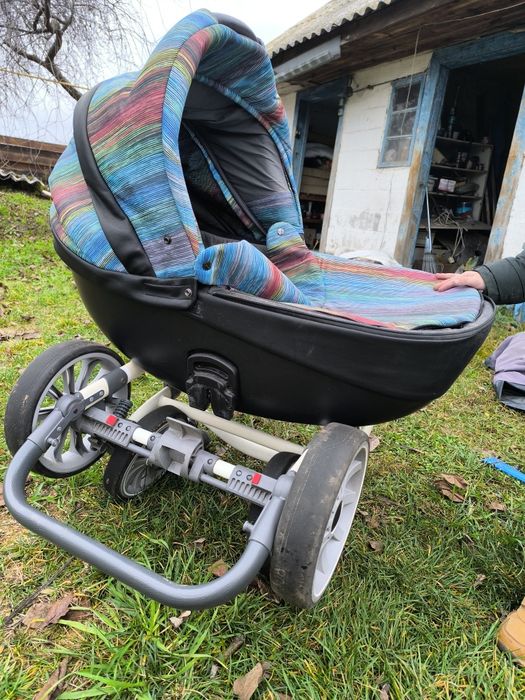 Дитяча коляска в гарному стані