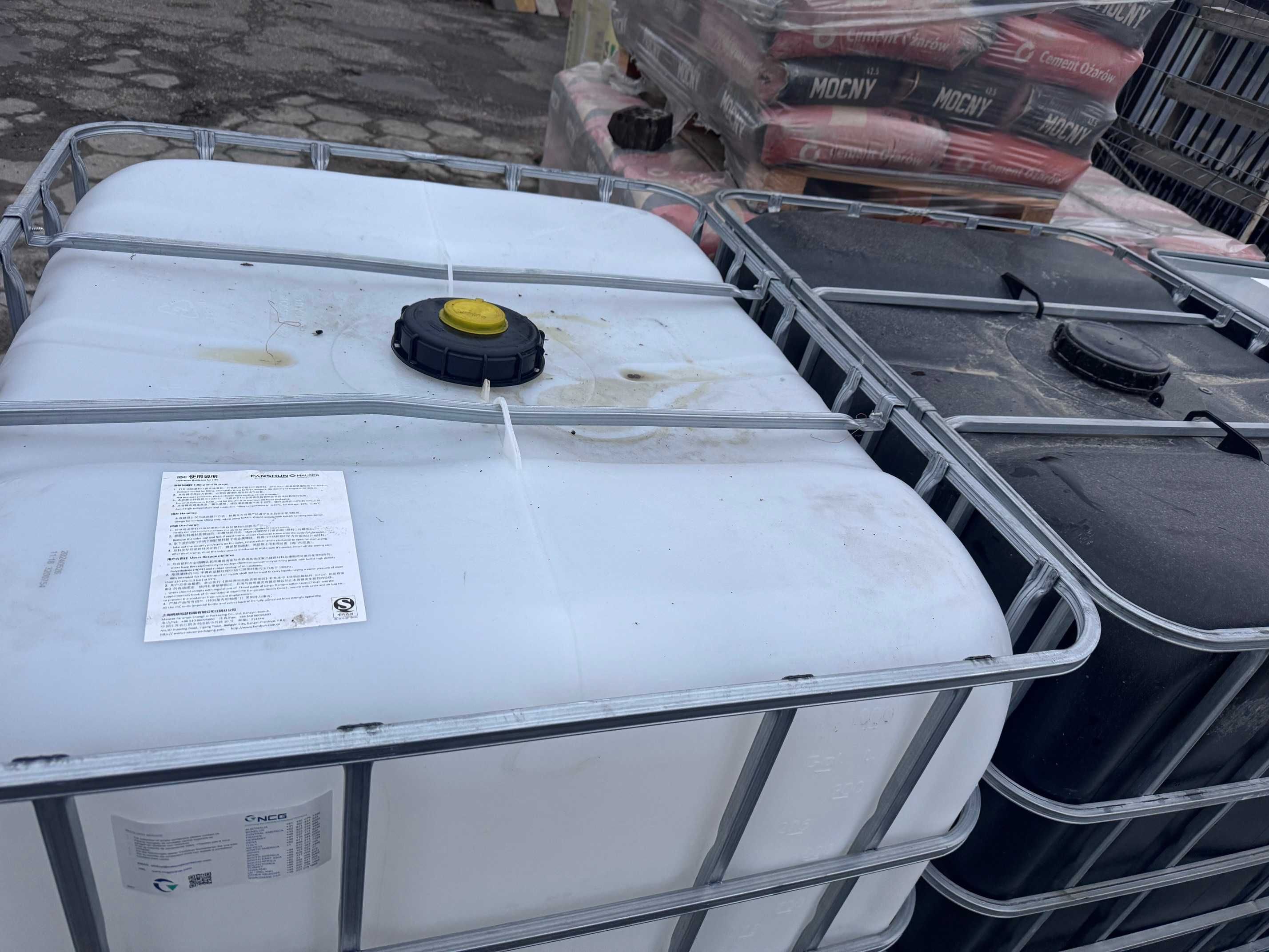 Zbiornik na deszczówkę , Mauzer , na wodę 1000L biały czarny aluminiow