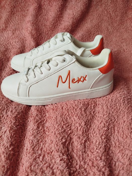 Красовки жіночі.