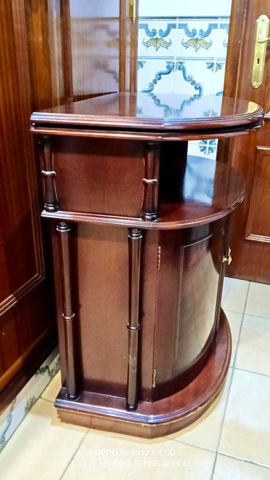 MÓVEL TV de Sala, Rotativa_Mogno_Envernizada
EM MOGNO-MADEIRA MACIÇA