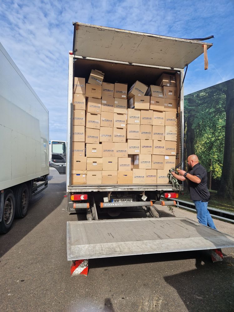 Tanio przewóz mebli od 100zl/h przeprowadzki wnoszenie skrecanie mebli