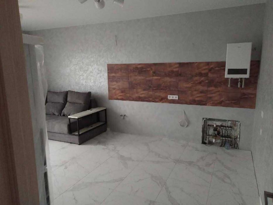 Дом Нерубайское. в центрі 2 поверхи  новий з усім пакетом документів