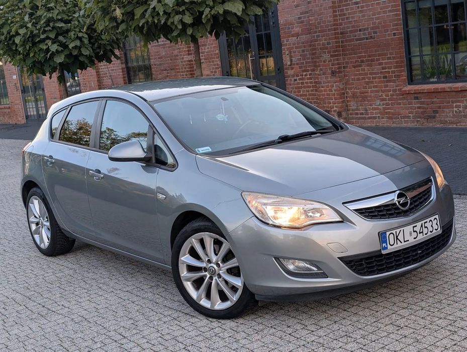 Opel Astra Alufelgi 18, wymieniony rozrząd, dwumasa i zrobione wtryski