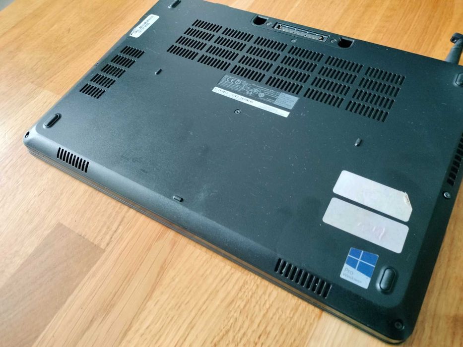 Dell Latitude E5470 i3-6100U 8GB 250GB 1920x1080 Windows 10 Home ładny