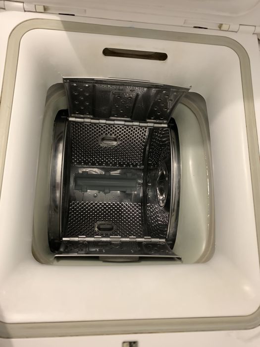 Продам пральну машинку Whirlpool