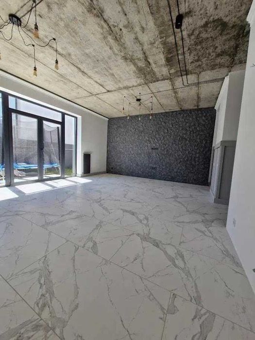 Продаж будинку на вул. Зубрицького