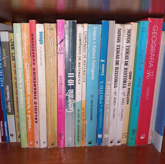 Livros escolares históricos baratos variados