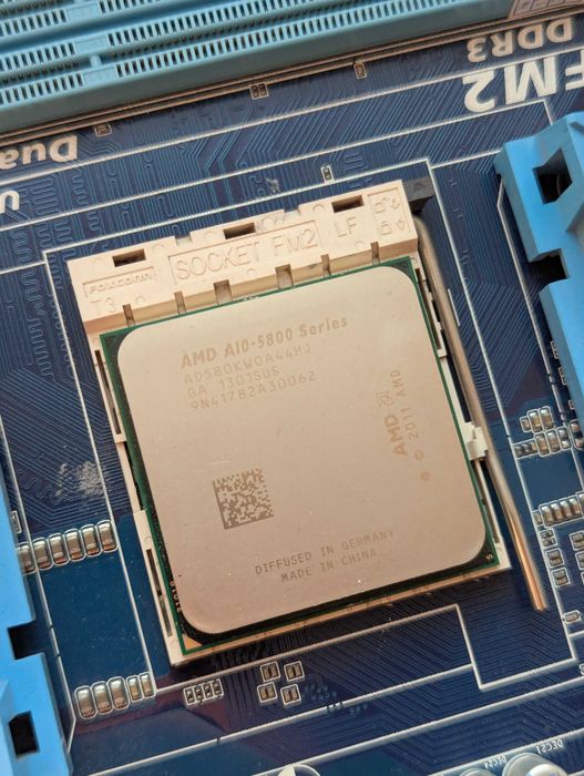 Материнська плата GA-F2A75M-HD2 та проц A10-5800