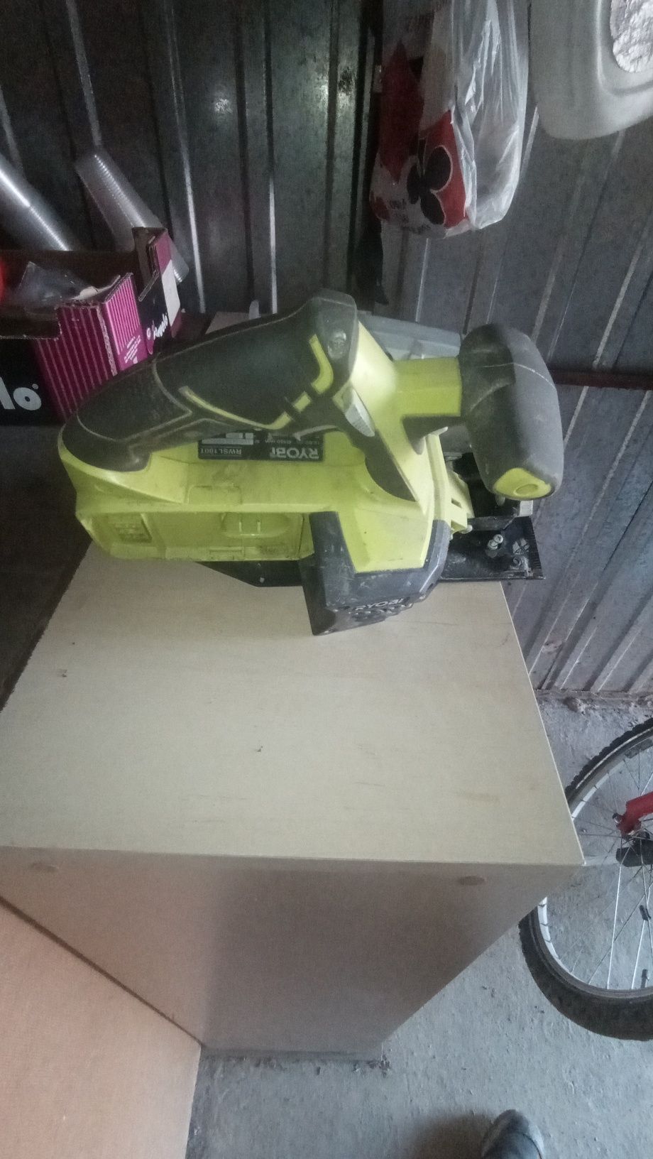 Pilarka Ryobi RWSL 1801