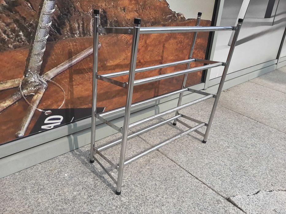 Stojak na buty do szafki lub wolnostojący regulowany metalowy 3 półki