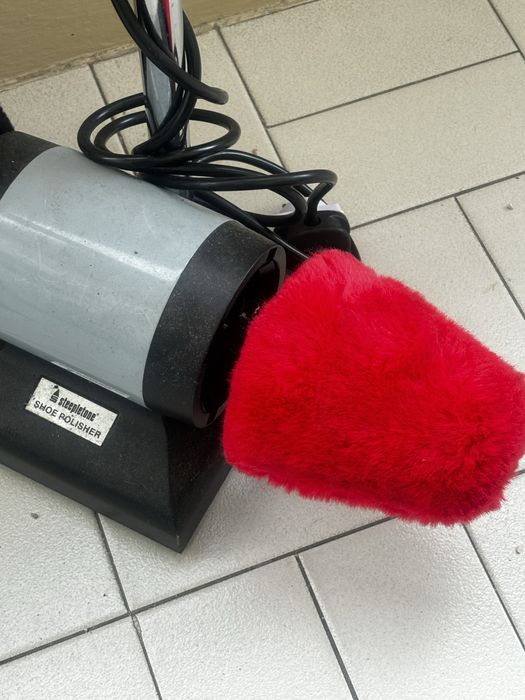 Polidor de sapatos.
