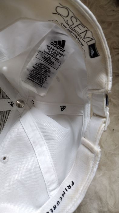 Biała Czapka z daszkiem Adidas