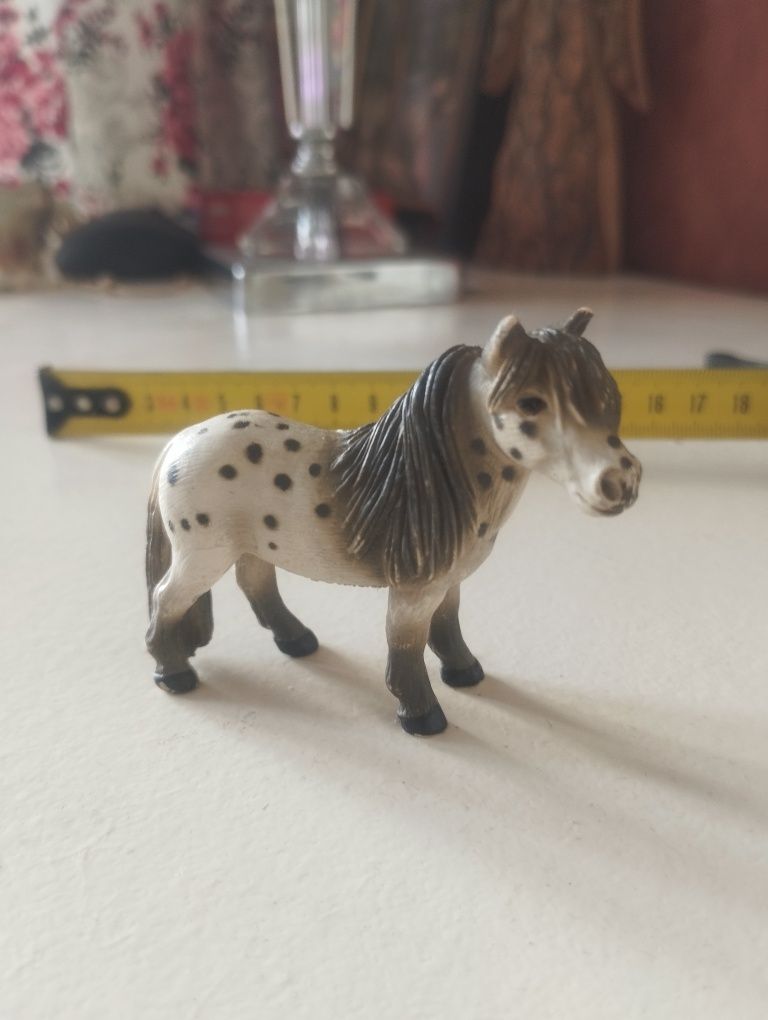 Kucyk nakrapiany figurka Schleich