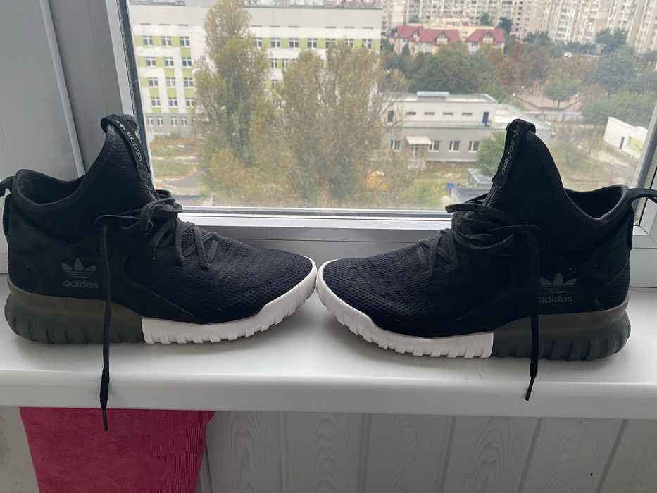 Продам кросівки  adidas fubular
